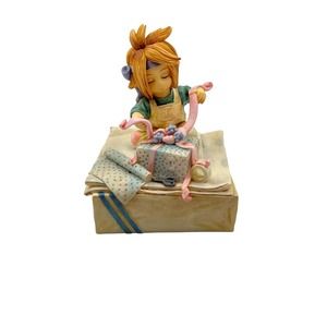 Life Lesson Bow-tied Box Resin Demdaco 2001 Woman Wrapping Gift Figurine